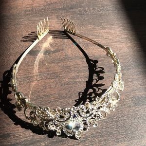 Girls rhinestone crown w hair combs